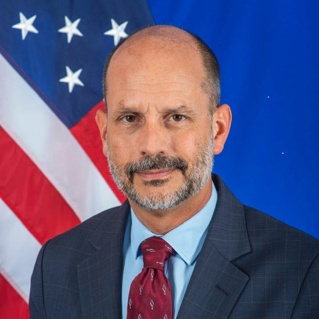 CHRISTOPHER J. LAMORA Ambassadeur Etats Unis au Cameroun